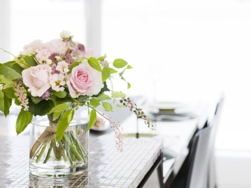 These simple home decorating tips are all you need to have you decorating like an interior designer. Adding flowers (real or faux) throughout your home is a great way to add color and freshness.
