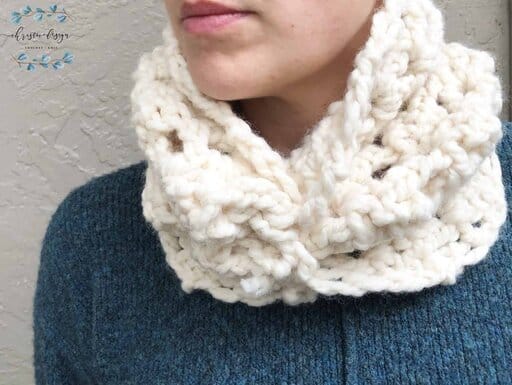 picture of cinched crochet cowl one skein
