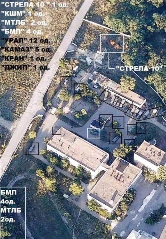 Розташування техніки на базі бойовиків у Первомайську