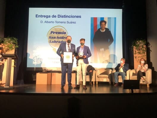 El Teatro Goya de Lora del Río acogió la entrega de galardones de los IV Premios ‘San Isidro Labrador’ 2021 3 Premios6net