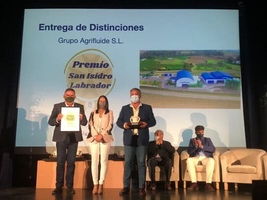 El Teatro Goya de Lora del Río acogió la entrega de galardones de los IV Premios ‘San Isidro Labrador’ 2021 4 Premios7net