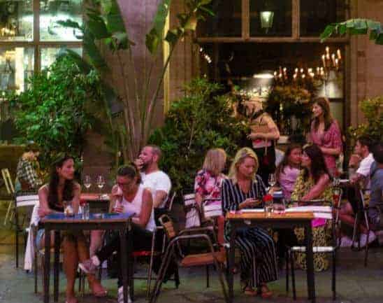 La chaleur de Barcelone et le charme des Espagnols favorisent les rencontres