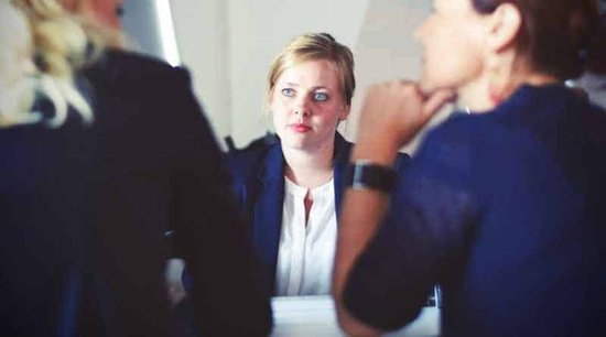 The 9 Worst Pieces of Advice for 1:1s (and what to do instead) 10 Distraught woman knows quarterly 1:1s are pointless