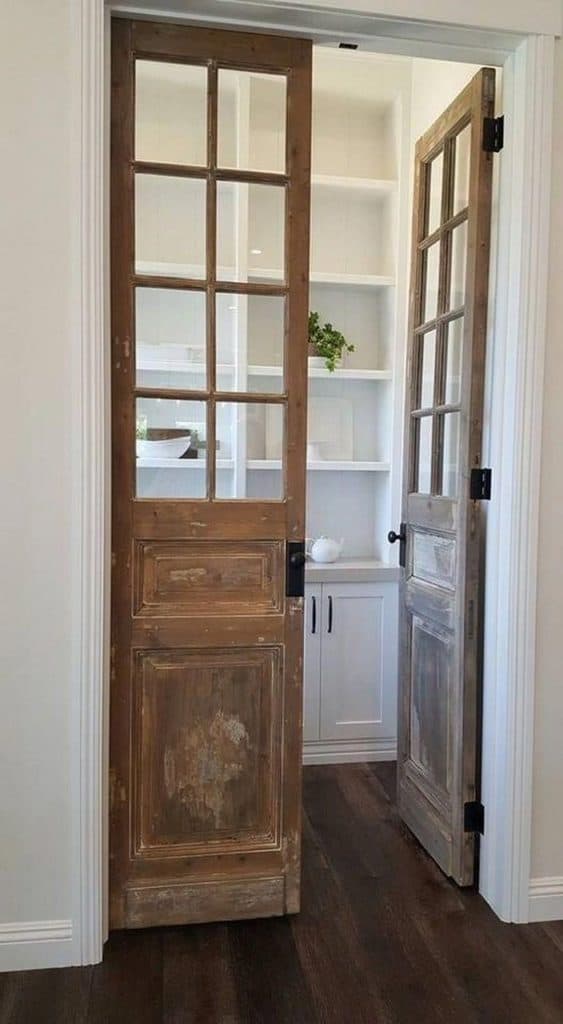 These simple home decorating tips are all you need to have you decorating like an interior designer. Try mixing antique decor with more modern decor for some variety.