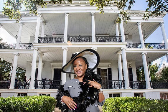 New Orleans Green Screen Photography 1 New Orleans green screen photo booth with mansion from American Horror Story