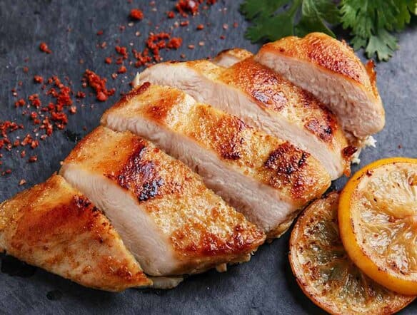 grilled-chicken-breast-served-with-lemon