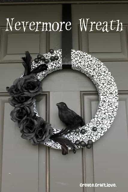 Easy DIY Halloween Crow Wreath