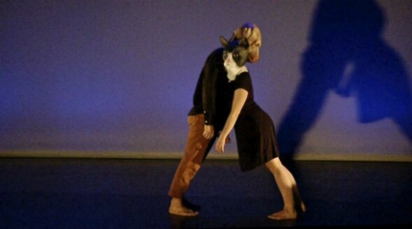 Fabio Filipe and Maria Cassar in Red Tape Dance Company's Pensar é Destruir