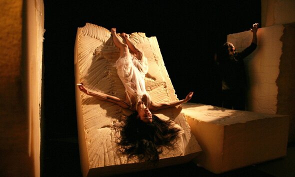 An scene in Jasmin Vardimon Company's MAZE (photo: Martin Godwin)