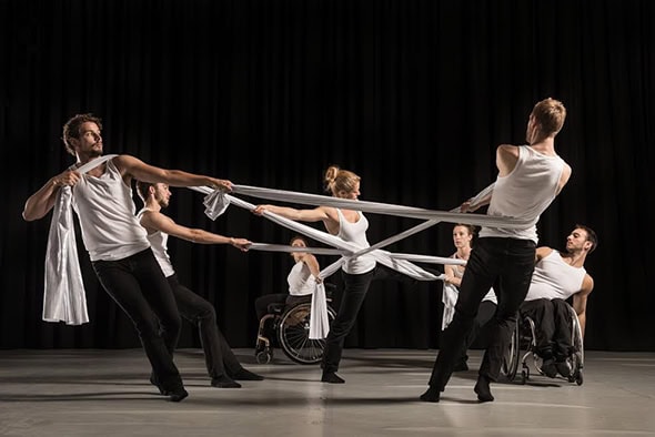 Candoco dancers in Alexander Whitley's Beheld (photo: Hugo Glendinning)
