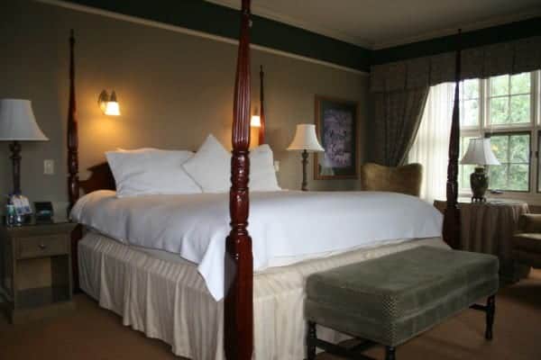 Jaunt Toddler Free Bed (600 x 400) Old Mill, King Room, Staycation, first trip without baby, First night away from baby