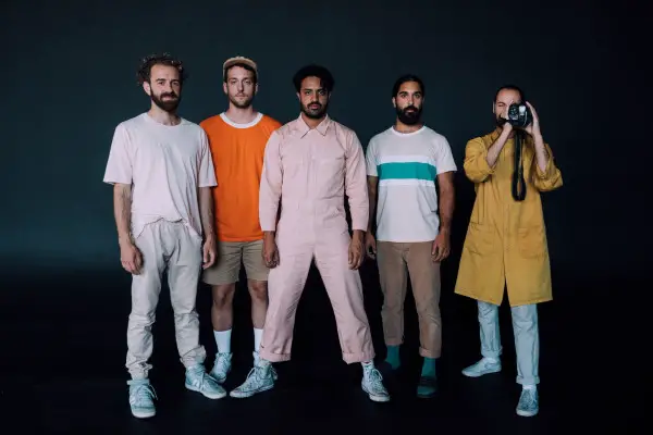 Young the Giant © Wesley Yen