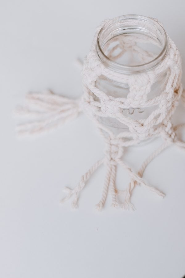 Make these macrame mason jars. A quick DIY! #Macrame #macrameknots # macramediy