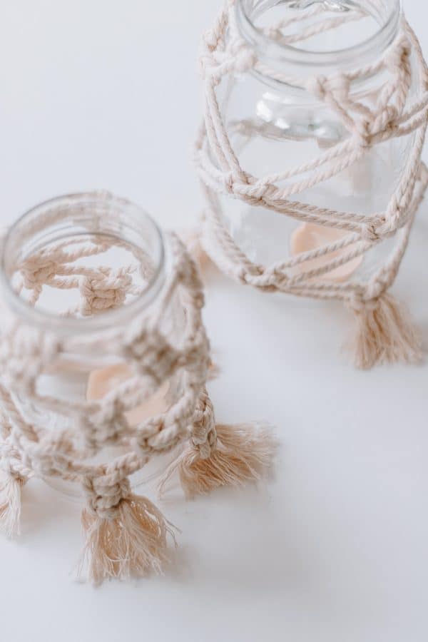 Make these macrame mason jars. A quick DIY! #Macrame #macrameknots # macramediy