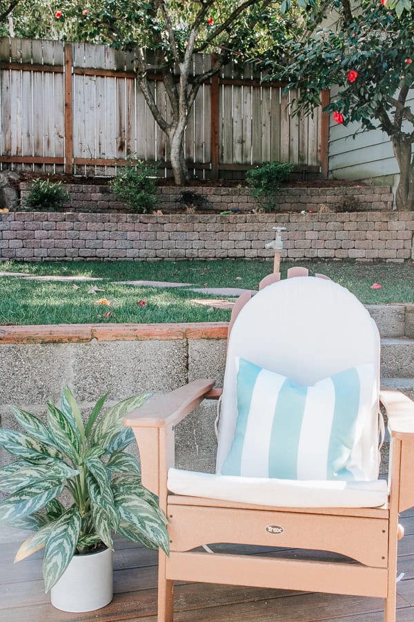 DIY Outdoor Pillows - Inexpensive and Easy Method for Making Outdoor Throw Pillows