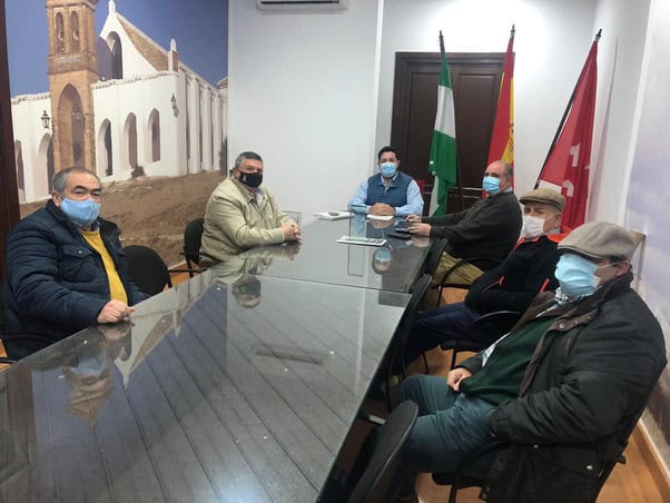 Reunión entre la Plataforma Vecinal Hospital Puente Hierro y el alcalde de Lora del Río 1 reunionalcaldianet