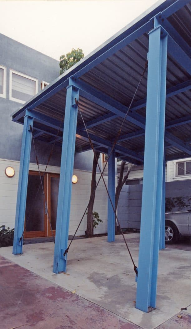 a closer look to the attached carport part above the door