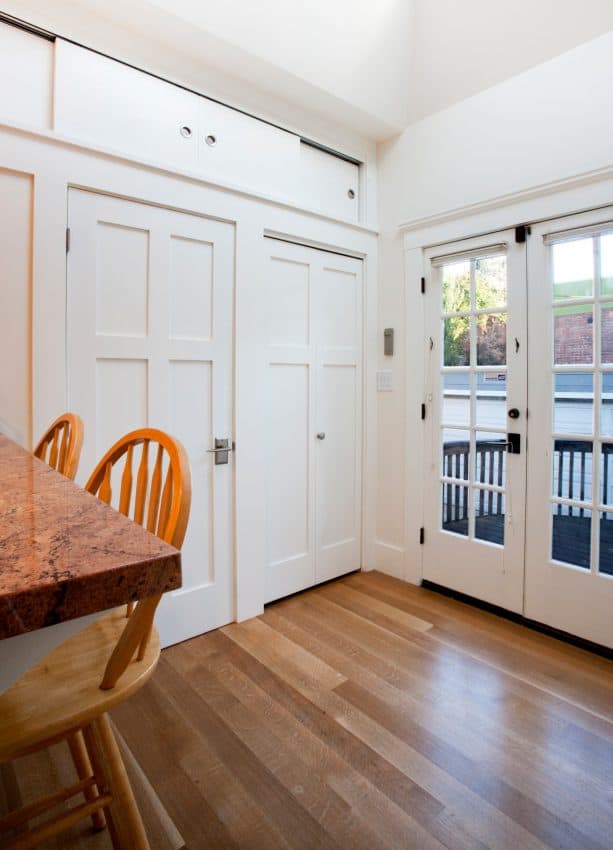 the door’s center knob is visible when the door is closed