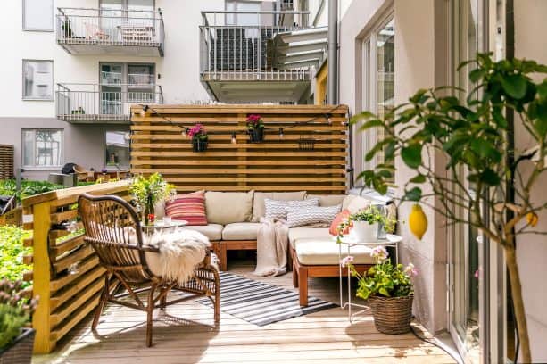 Scandinavian deck with same-material railing and privacy screen