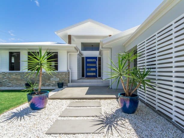 a beach-style front entry with Dulux Passionate Blue door