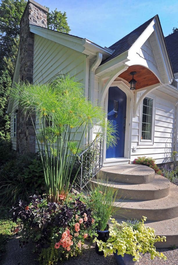 a small cottage front door with Benjamin Moore Downpour Blue