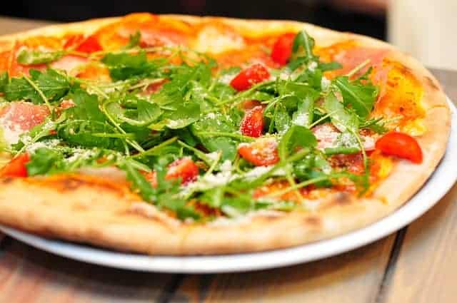 Today I decided to eat pizza for lunch.