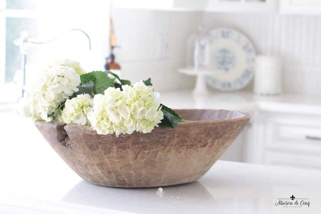 These simple home decorating tips are all you need to have you decorating like an interior designer. Adding flowers (real or faux) throughout your home is a great way to add color and freshness.