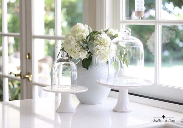 These simple home decorating tips are all you need to have you decorating like an interior designer. Adding flowers (real or faux) throughout your home is a great way to add color and freshness.