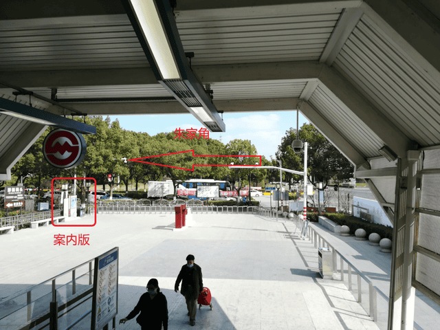 朱家角駅の1番出口の様子の写真