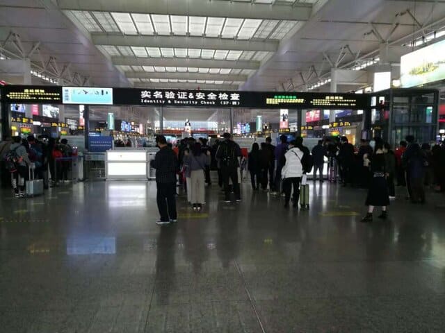 虹橋新幹線の入口の様子の写真