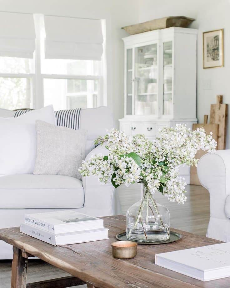 These simple home decorating tips are all you need to have you decorating like an interior designer. Try mixing antique decor with more modern decor for some variety.