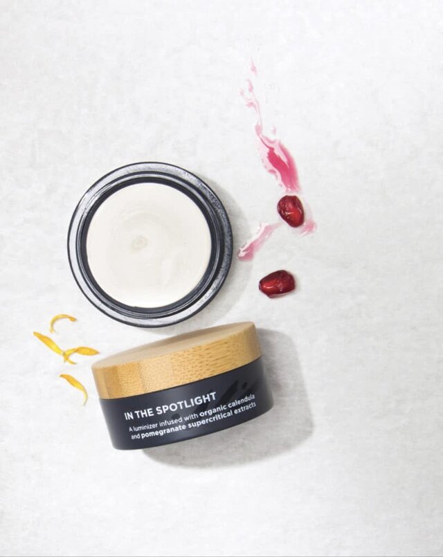 The Organic Skin Co. Review | My impression of their In The Spotlight Luminizer in the Shade Lunar. It is one of their organic and natural beauty products. This luminizer is a cream highlight which can be used to highlight specific areas of the face and can also be used under your foundation for an all over glow.