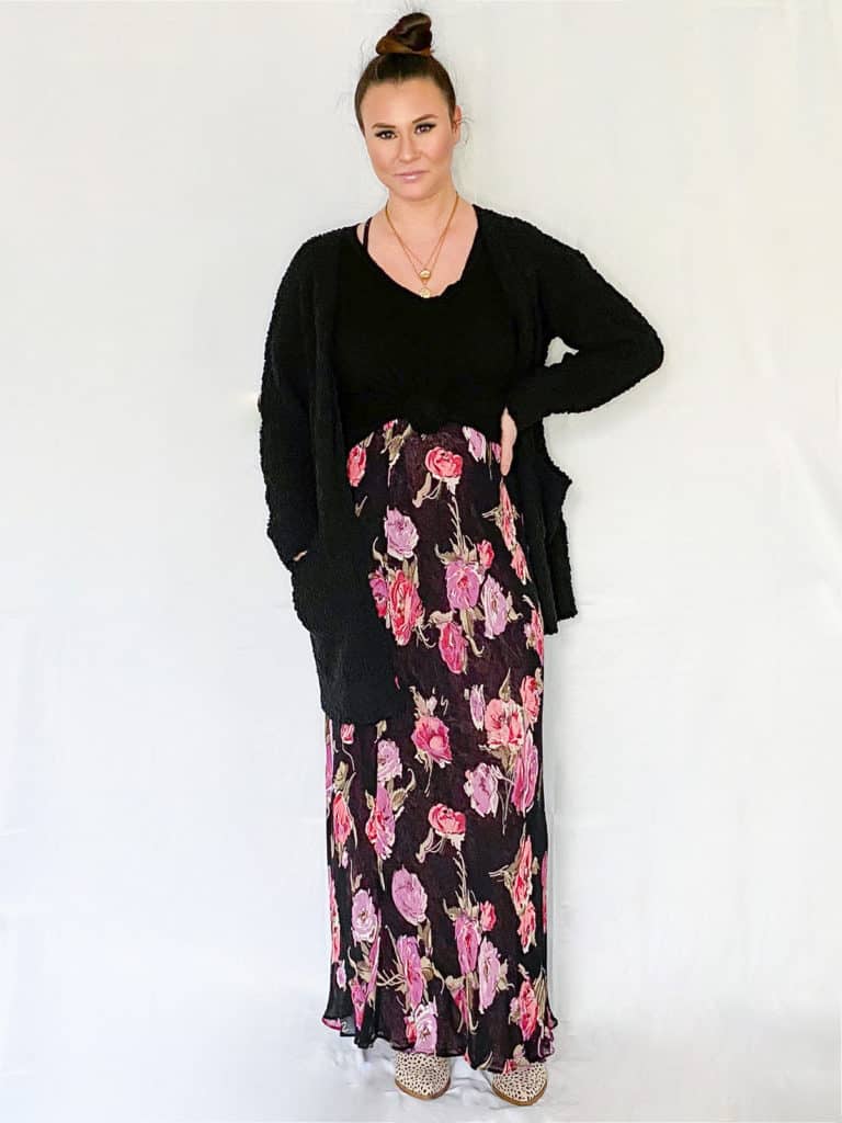 Living more sustainably is one of my goals this year. One way I plan to do that is to get more uses out of items of clothing. Find out how to stretch your wardrobe by wearing 1 item in different ways. Check out these 5 trendy outfits I made using 1 skirt.