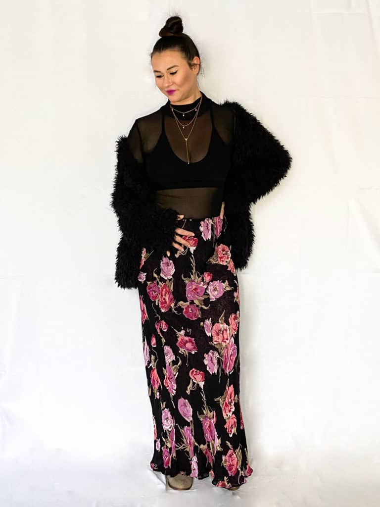 Living more sustainably is one of my goals this year. One way I plan to do that is to get more uses out of items of clothing. Find out how to stretch your wardrobe by wearing 1 item in different ways. Check out these 5 trendy outfits I made using 1 skirt.