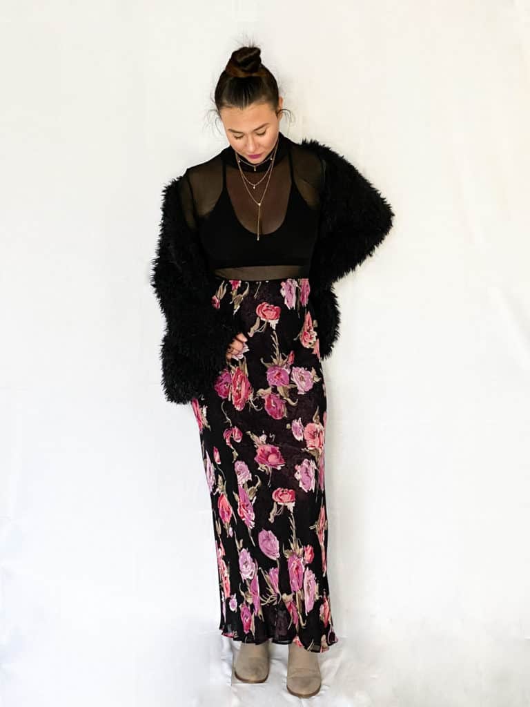 Living more sustainably is one of my goals this year. One way I plan to do that is to get more uses out of items of clothing. Find out how to stretch your wardrobe by wearing 1 item in different ways. Check out these 5 trendy outfits I made using 1 skirt.