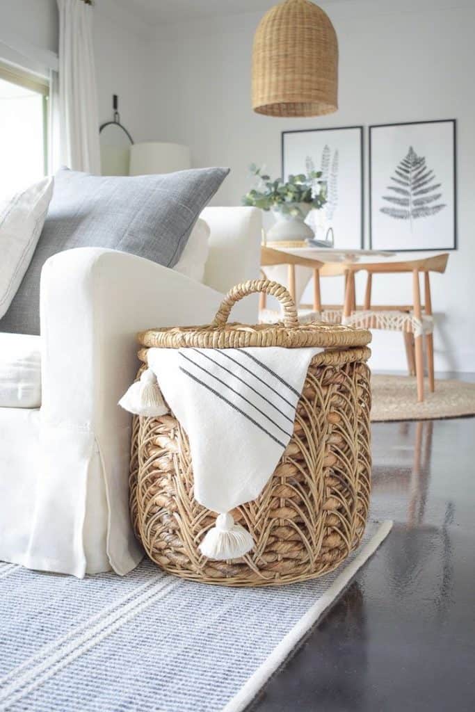 These simple home decorating tips are all you need to have you decorating like an interior designer. Adding baskets throughout your home is a great way to add some warmth and texture.