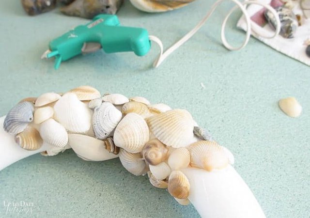 Try This Easy Diy Seashell Wreath For Beautiful Decor Up To Date Interiors