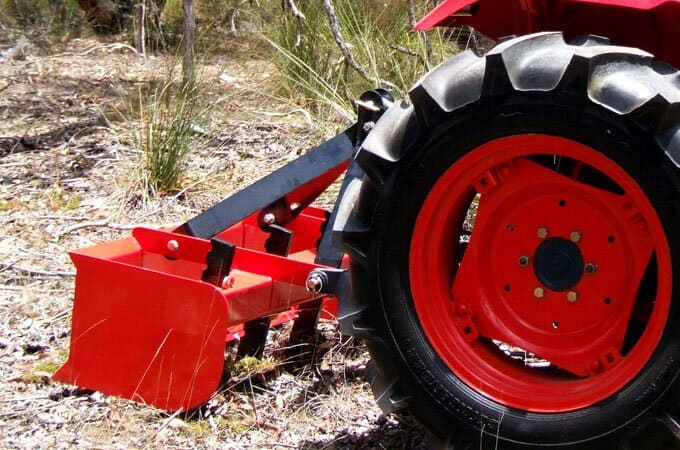 Scarifying/ripping - the heavy box frame enables the tines to effectively "bite" into the ground, minimising bouncing on hard ground.