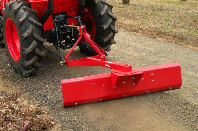 An example of how a grader joins to a tractor with a TPL.