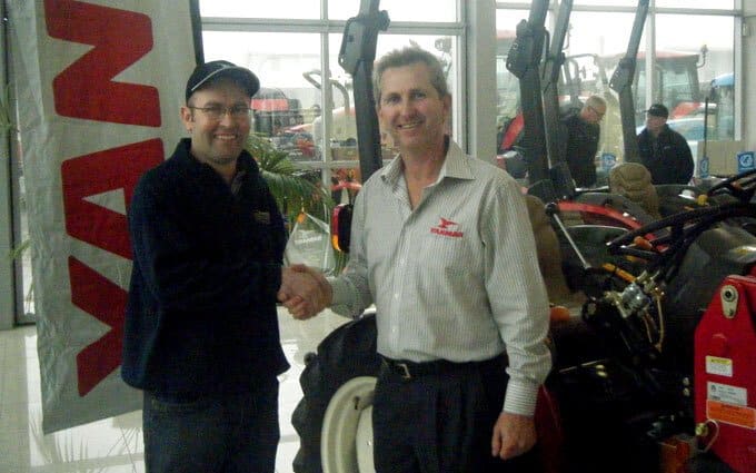 Steve Watt accepts the award from Derek Lane of PFG Australia.