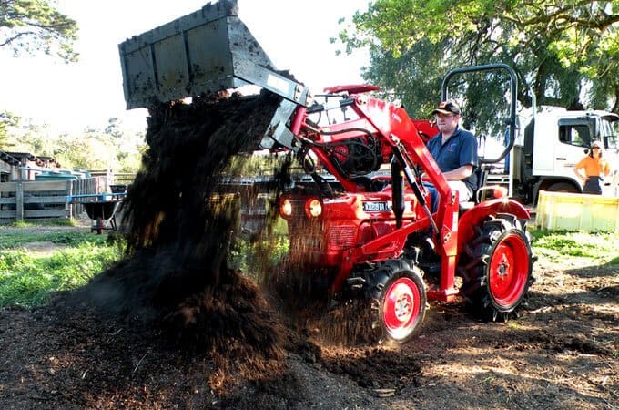 About SOTA Tractors - Kubota L2201DT 25hp in action.