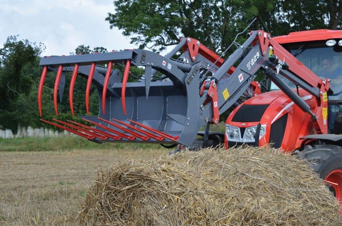 Compress and handle up to 800kg of hay.