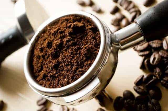 cuillerée de café moulu