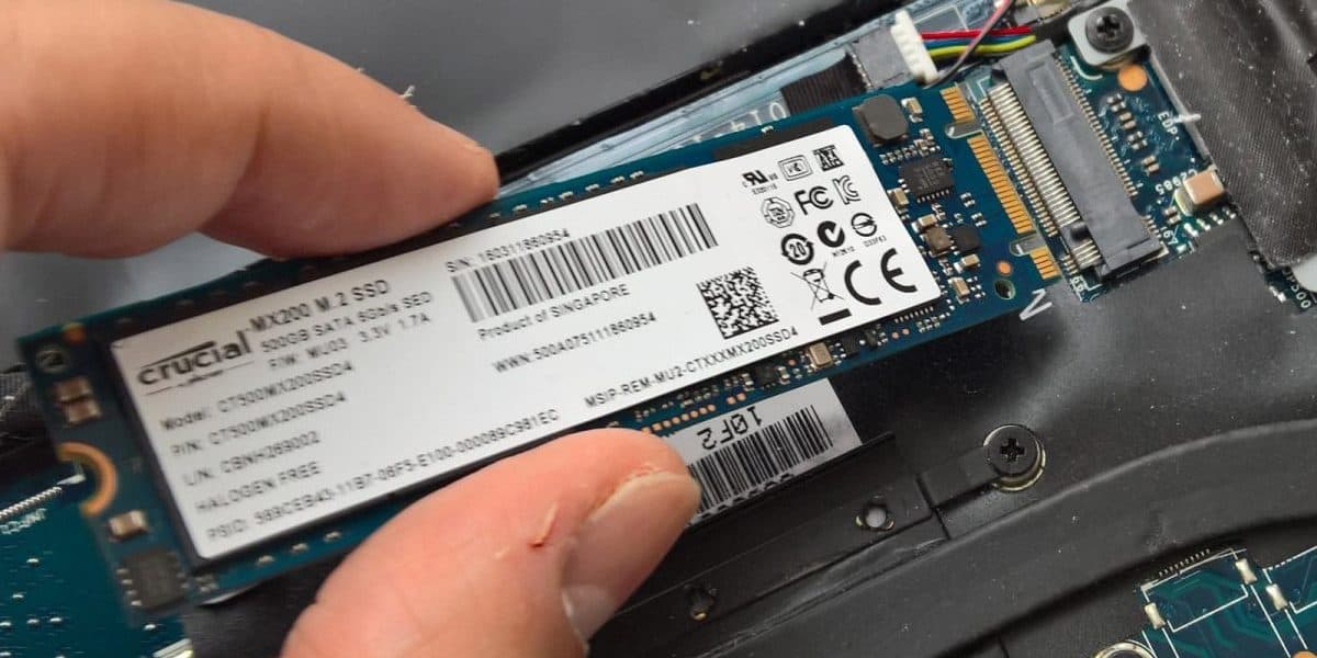 xps-13-new-ssd-insert SSD