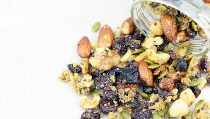 SML - Healthy Homemade Granola Recipe If I don't have a healthy snack on hand I'll start eating everything in sight, which is why this easy healthy homemade granola recipe hits the spot. Yum!