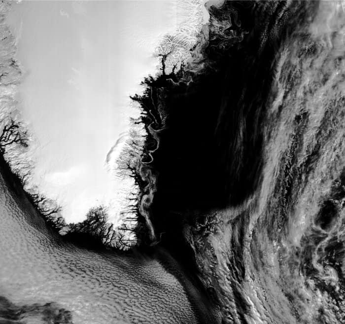 Greenland swirls< May 9. 2018. Contains modified Copernicus Sentinel data (2018), processed by EUMETSAT, CC BY-SA 3.0 IGO