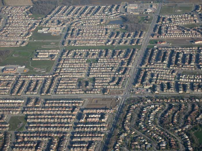 Urban sprawl in Milton, Ontario, Canada. Photo: SimonP, MediaWiki Commons.