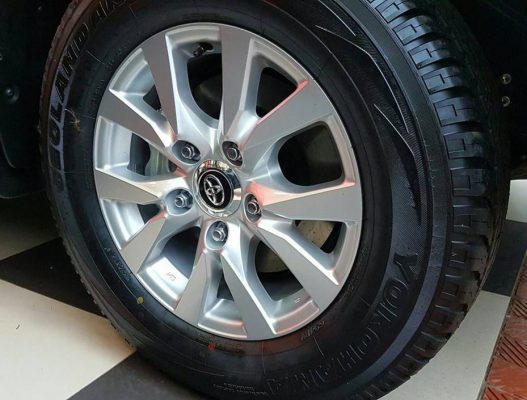 Lazang lớn với kích thước 285/60R18.