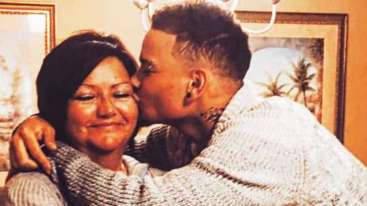 pic Kane Brown Parents Names kane brown gifted his mom with a life