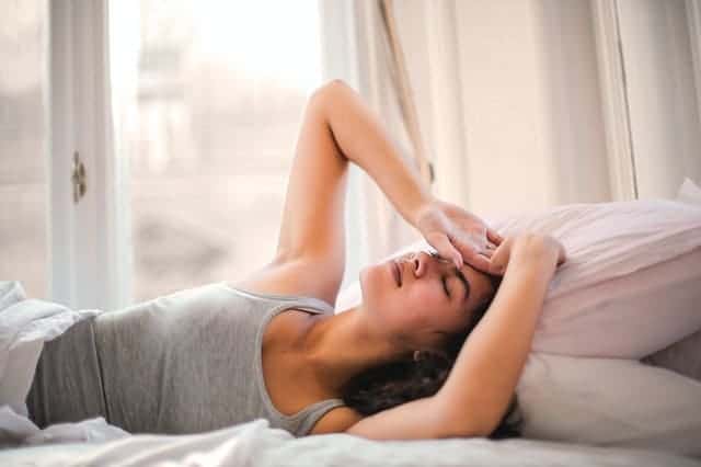 女性が眠れない